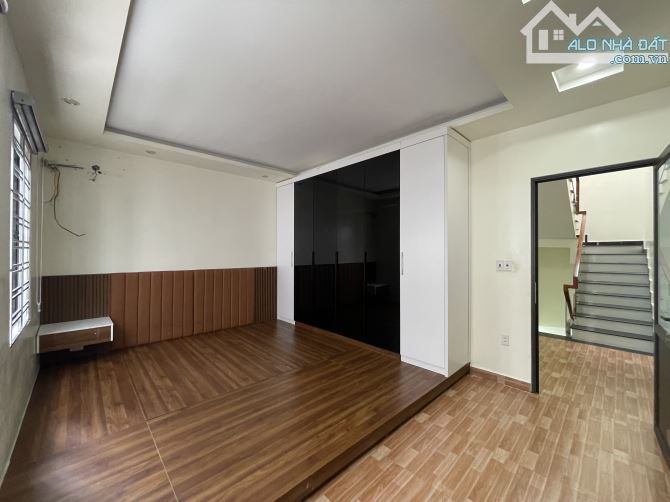 Bán nhà 3 tầng tại khu vực Đằng Lâm ngõ to rộng ô tô đỗ cửa thì hơn 3 tỷ - 50m2 - Đông Nam - 4