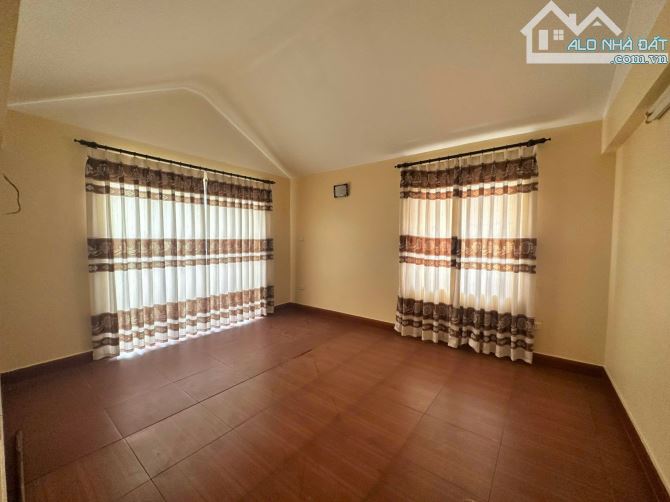 Cho thuê nhà Biệt Thự Nguyễn Văn Linh, Long Biên - Khu cán bộ TW đảng, Vỉa hè, Ô tô tránh - 4