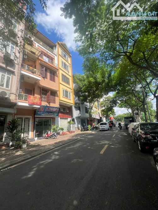 Thành phố ven sông sau này Nguyễn ĐÌnh Hoàn giáp Hoàng Quốc Việt DT204m2 MT8m giá sốc 88ty - 4
