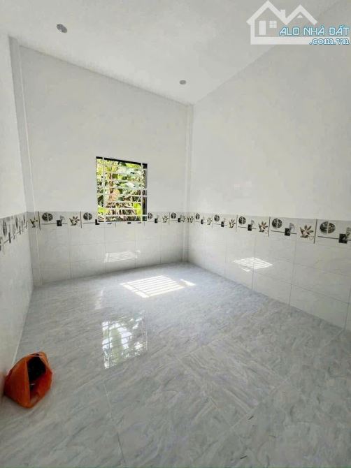 Bán gấp căn nhà ở Nguyễn Văn Ni -Thị Trấn Củ Chi. DT 159m2, Giá chỉ có 1 tỷ 120. Sổ Hồng R - 4