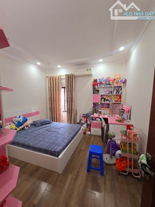 Bán nhà Nguyễn Khánh Toàn, Cầu Giấy 55m2 -  5 tầng - 2 thoáng - 20m ra mặt phố - 14.x tỷ - 4