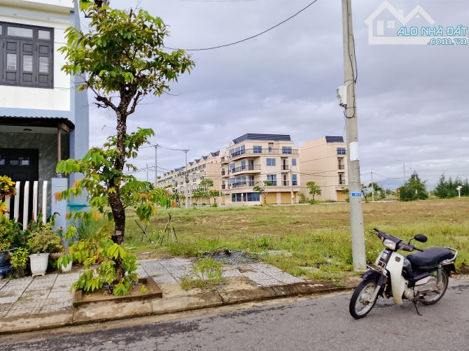 Ngọc dương lô góc duy nhất 1 lô 4ty3xx.đẹp đường 10,5. - 3