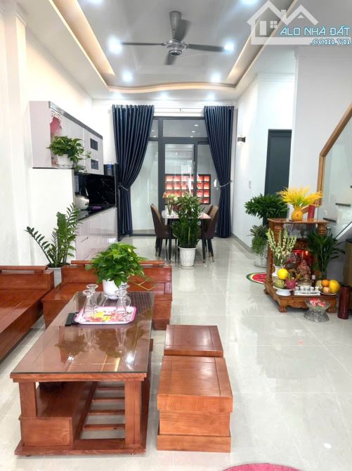 Nhà full nội thất đường Lê Duẩn,5x15m, 1trệt 1lầu,3PN,2WC, sân oto. Bán 3tỷ350 - 4