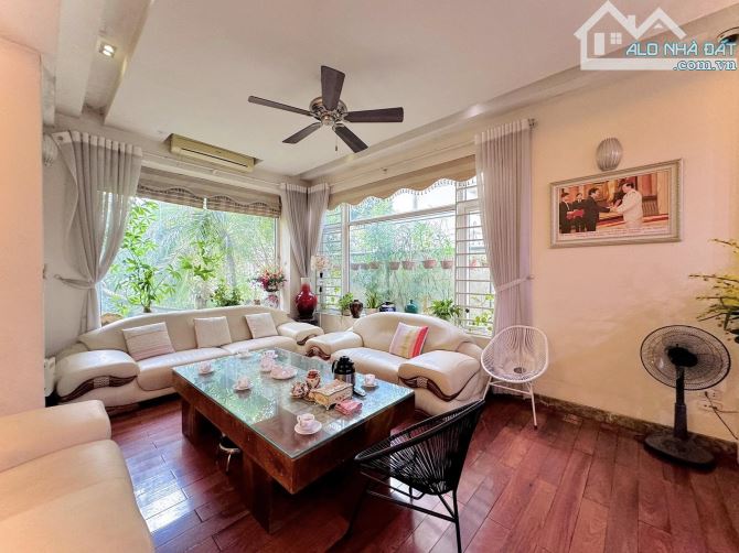 Bán nhà Kim Đồng, 321 m2, ô tô, gara, mặt tiền rộng, không lỗi, thửa đất đẹp, giá đầu tư. - 4