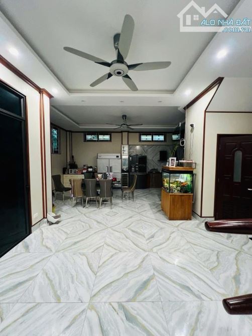 CBBT Đội Nhân Ba Đình - Ở - Đầu Tư - Ô Tô - DT 141m2 x 4 Tầng, MT 8,2m Giá 45 tỷ - 4