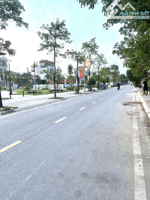 Tuyệt phẩm Công viên Tàm Xá, Đông Anh 83m2, 2 Mặt tiền, Đường 4 ôtô tránh, Giá đầu tư! - 4