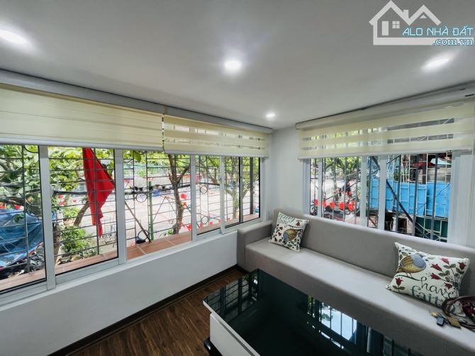 DUY NHẤT TRUNG TÂM CẦU GIẤY - CĂN HỘ TẦNG 2 - THOÁNG SÁNG - ĐẲNG CẤP - 75M2 - NHỈNH 4 - 4