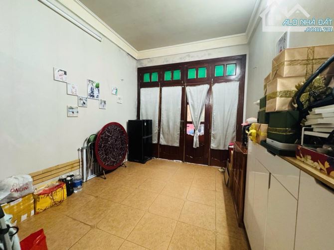 NGUYỄN VĂN HUYÊN-CẦU GIẤY-PHÂN LÔ DẦU KHÍ-Ô TÔ ĐỖ NGÀY ĐÊM-2 THOÁNG TRƯỚC SAU-21.5 TỶ - 4