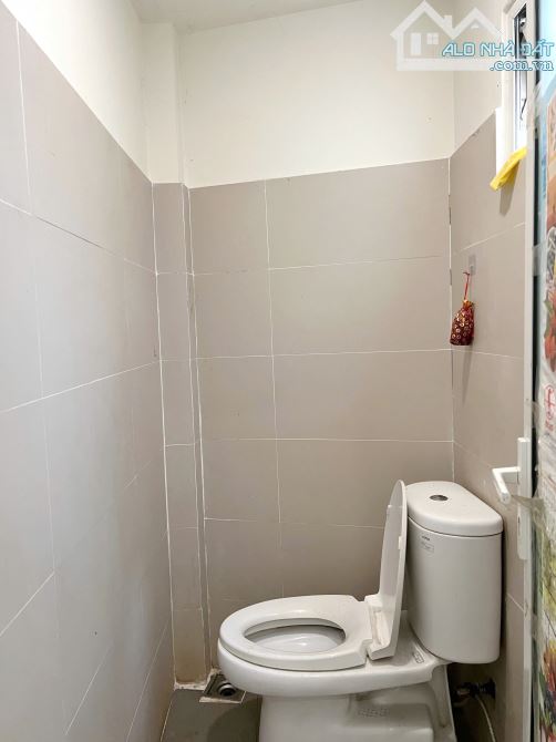 Nhà 2 tầng nở hậu xe ba gác tới cửa hẻm 125 Nguyễn Thị Tần P. Chánh Hưng. Giá 4.68 tỷ TL - 4