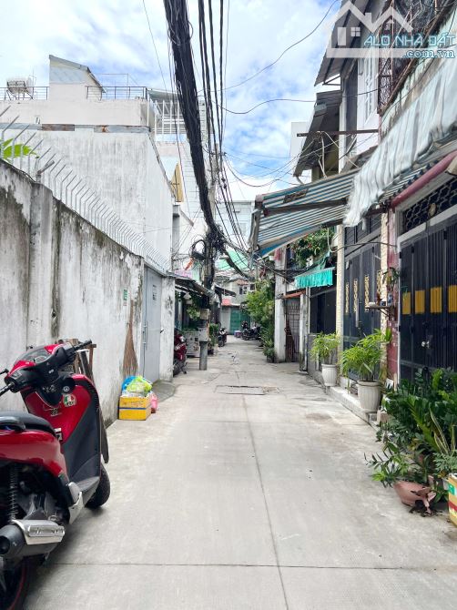 Nhà 2 tầng nở hậu hẻm 125 Nguyễn Thị Tần P. Chánh Hưng. Giá 4.68 tỷ TL - 4