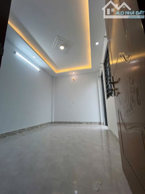 Nhà 3 tấm góc 2mt khu VIP mã lò,hương lộ 2 - 4