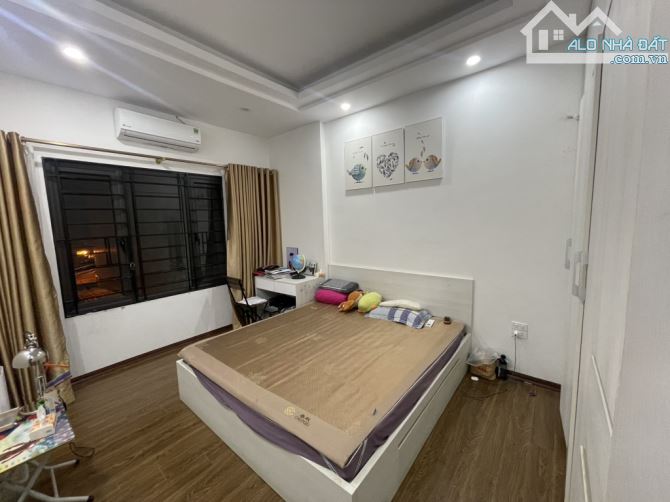 7.1 tỷ - nhà Thạch Bàn - ô tô đỗ cửa, vào nhà - 10m ra ô tô tránh - dân xây cực đẹp - 4