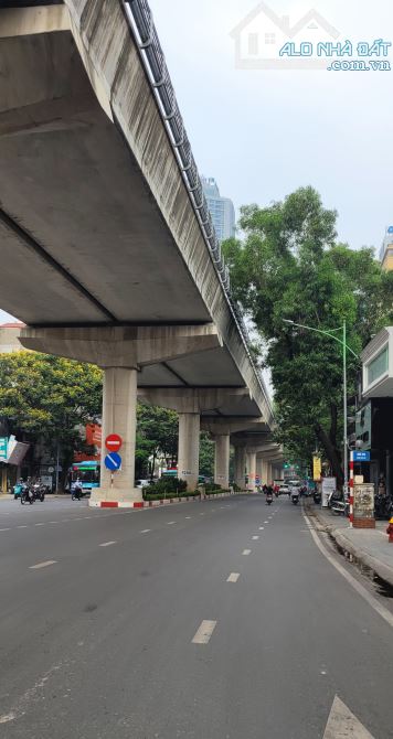 NHÀ ĐẸP PHỐ DỊCH VỌNG HẬU – GIA ĐÌNH Ở LUÔN. DT 35m², xây 5 tầng kiên cố, full nội thất. G - 4