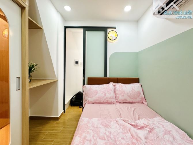 NHÀ 3 TẦNG GIÁP QUẬN 1 - CHỈ NHỈNH 2 TỎI - FULL NỘI THẤT 2 PHÒNG - SÁT HẺM XE TẢI - 4