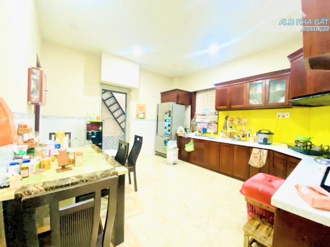 C/ỰC HIẾM – NGANG 10M – KHU PHÂN LÔ ĐỒNG BỘ –210M2-  HẺM NHỰA XE TẢI TRÁNH - 4