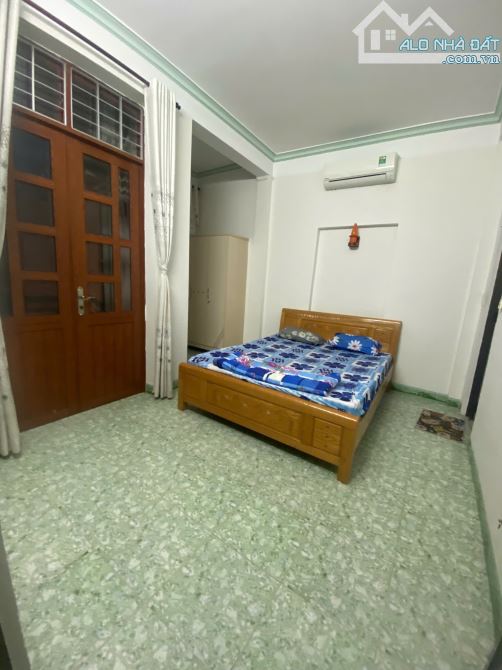 Cho thuê nhà nguyên căn 3 tầng ngay vòng xoay Hoàng Diệu, cách biển 700m, 5pn, 6wc giá rẻ - 4