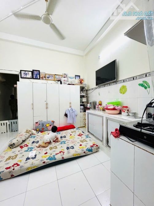 HƠN 6 TỶ 💰- 60M2 - HẺM 4M THÔNG - TÂN THUẬN ĐÔNG - 5,10P - Q1 , Q4 - Ngang 4.2m  x Dài 15 - 4