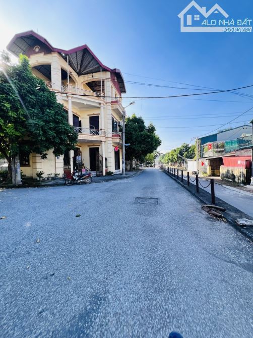 BÁN NHÀ ĐÔNG DƯ GIA LÂM-NHÀ TO-LÔ GÓC-PHÂN LÔ VỈA HÈ-NGÕ THÔNG 200M2-21,5 TỶ - 4