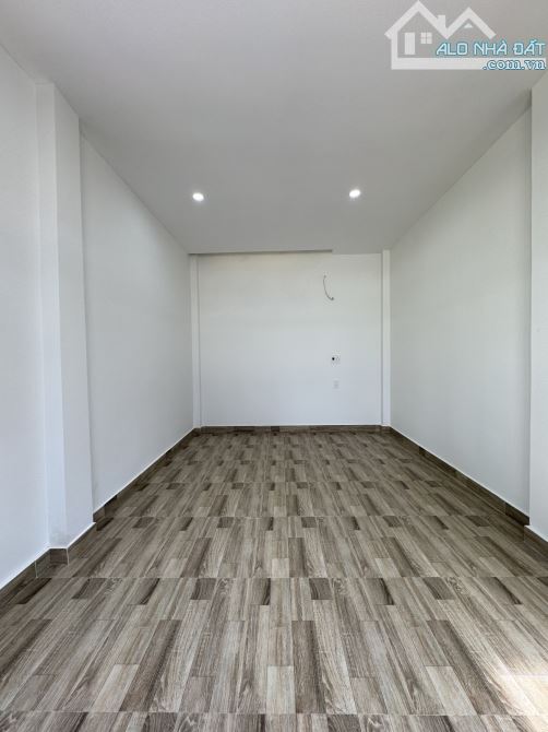 Kiệt ô tô trưng nữ vương- nhà 3 tầng mới sát cầu rồng - 4