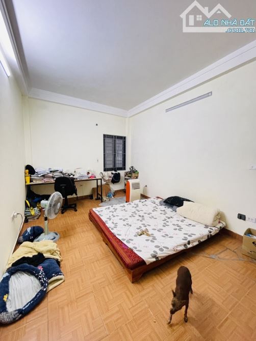 6,4 Tỷ nhà Thạch Bàn, diện tích rộng 51,8m2, dân xây, lô góc, 04 phòng ngủ, - 4