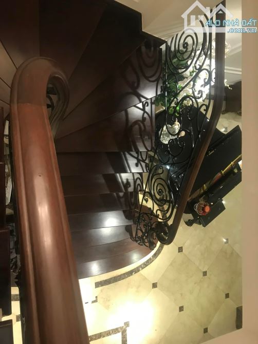 Bán Biệt Thự Dịch Vọng Siêu Sang - Đường lớn 4 Ô tô tránh - 336,3m2 * 4T + 1 hầm - 98 tỷ - 4
