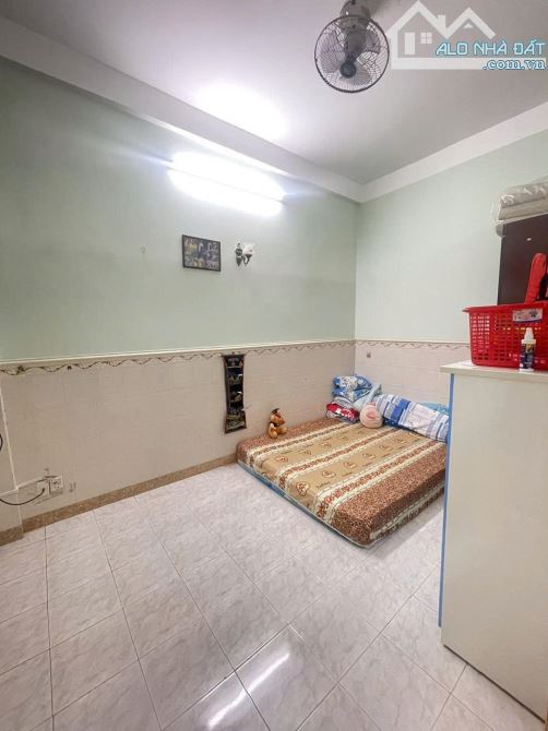 Bán Nhà MT Đường Xe Tải Bùi Minh Trực - 4m x 16m -64m.2 - 3 Lầu Phường 5 Q8 - 5