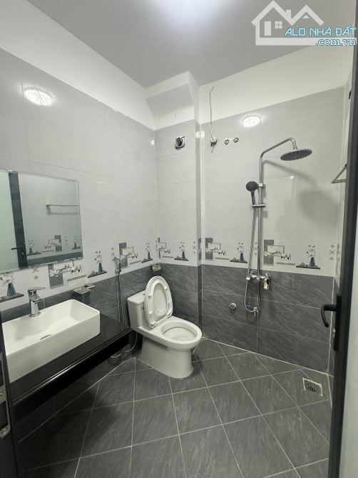 Hiếm Bán -  Xây Mới - Bạch Mai - Hai Bà Trưng - Dt :30m2/5tầng/4,9mMT*nhỉnh 5 tỷ - 5