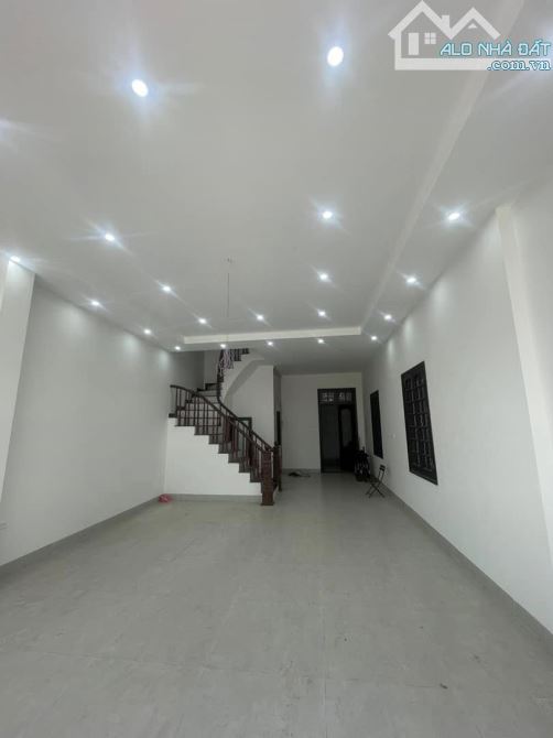 Nhà Nguyễn Văn Cừ 104X5 tầng, TM, MT 5m, ngõ rộng, nhà đẹp, full nội thất cao cấp 19.9 - 5