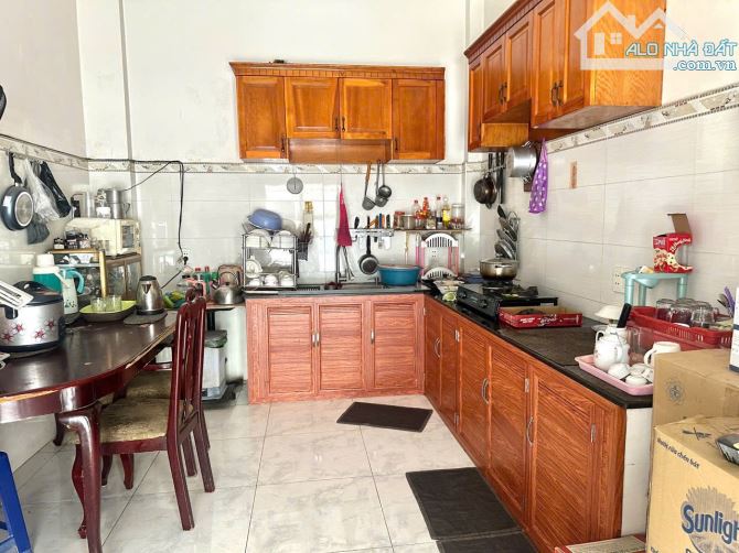 Bán nhà lô góc 2 Mt đang kd buôn bán sầm uất 2 tầng. Dĩ an - 5