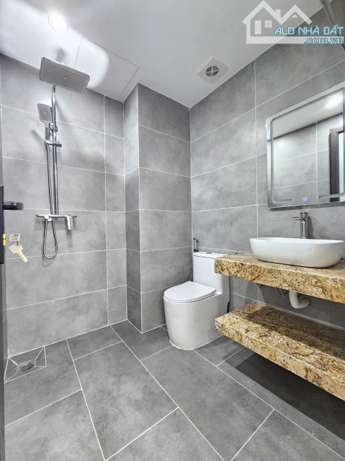 🏠Bán nhà Bát Khối - Long Biên mới tinh - 5 tầng full nội thất - có sân cổng riêng - 5