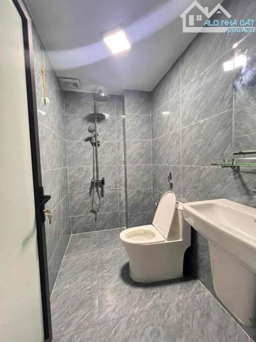 NHÀ 3 TẦNG NGÕ LÊ HỒNG PHONG - P VI XUYÊN - TP NAM ĐỊNH - 5