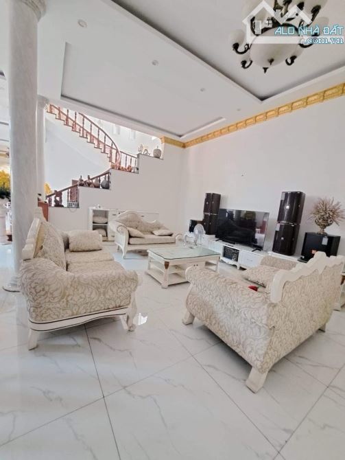 BIỆT THỰ SÂN VƯỜN NGUY NGA – 1.300M² – FULL NỘI THẤT ĐẲNG CẤP - 5