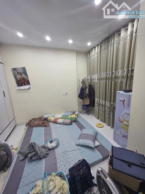 Siêu phẩm Cầu Giấy còn sót ,30m2- hơn 6 tỷ ,ngõ thông kinh doanh ,nhà 3 tầng chắc chắn - 5