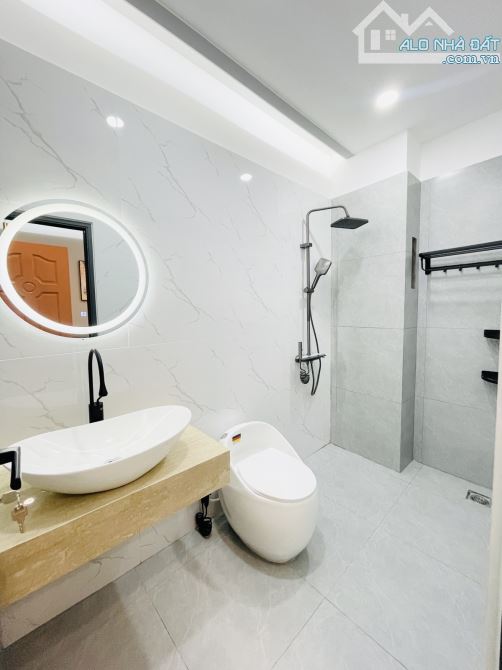 ✨ NHÀ 3 TẦNG ĐẸP – QUẬN 7 – GIÁ CHỈ 6.79 TỶ  📍 Gần Quận 1 & Quận 4 – Vị trí vàng - 5
