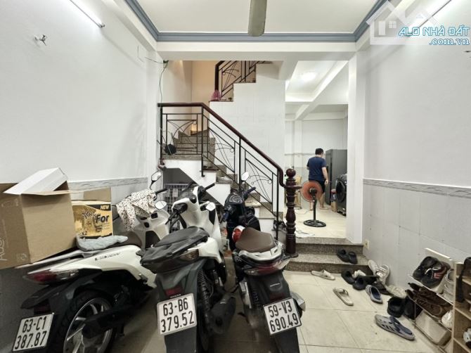 BÁN NHÀ HẺM XE TẢI TRẢI NHỰA P.5 PHÚ NHUẬN, NỞ HẬU - 40M2, 3T - Đ. HOÀNG HOA THÁM - 7.6 TỶ - 5