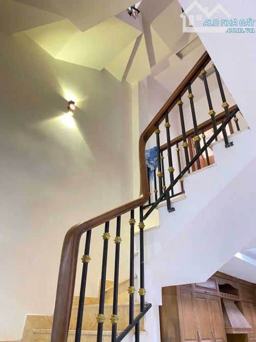 NHÀ 3 TẦNG – 3 MÊ – Ô TÔ ĐỖ CỬA - CHỈ NHỈNH 6 TỶ XÍ XI - 5