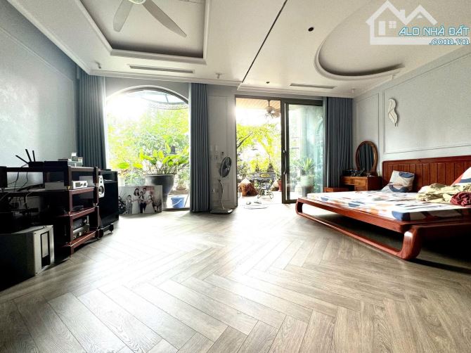 Biệt Thự VIP Hoàng Quốc Việt, Lô Góc Cực Thoáng, DT 135M2, MT 12M, Giá Chỉ 43 Tỷ - 3
