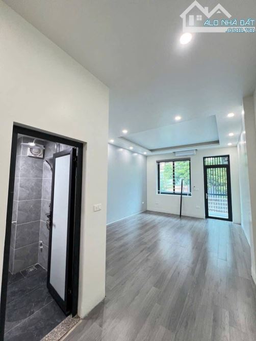 Chính chủ gửi bán siêu phẩm nhà mặt phố Nguyễn Viết Xuân . Hà Đông. 40M giá 21 tỷ - 5
