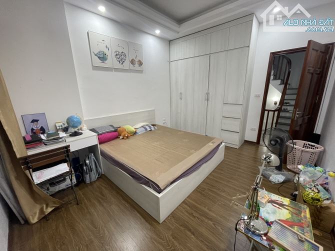 7.1 tỷ - nhà Thạch Bàn - ô tô đỗ cửa, vào nhà - 10m ra ô tô tránh - dân xây cực đẹp - 5