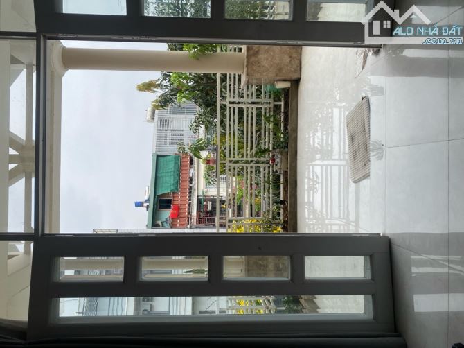 Hiếm! Quận 7. Nhà diện tích khủng HXH, 10x30m, 2 tầng, nhỉnh 18 tỷ - 4