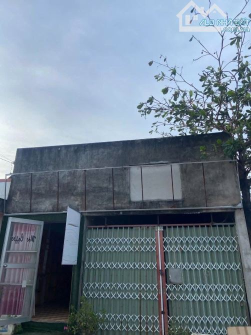 nhà 550 triệu Mặt Tiền Ấp 1 - Bình Thắng-Ngang 6,5 met -DÀI ĐỤN BỜ KÈ -Thổ Cư Toàn bộ - 5