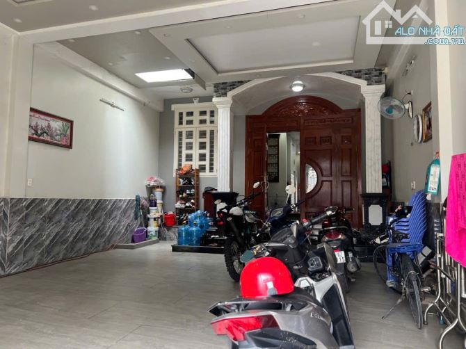 Biệt thự 3 tầng Mặt tiền đường TRƯƠNG THỊ HOA phường TTH Q12, dt 165m2 (6,6mx25m) Đường10m - 6