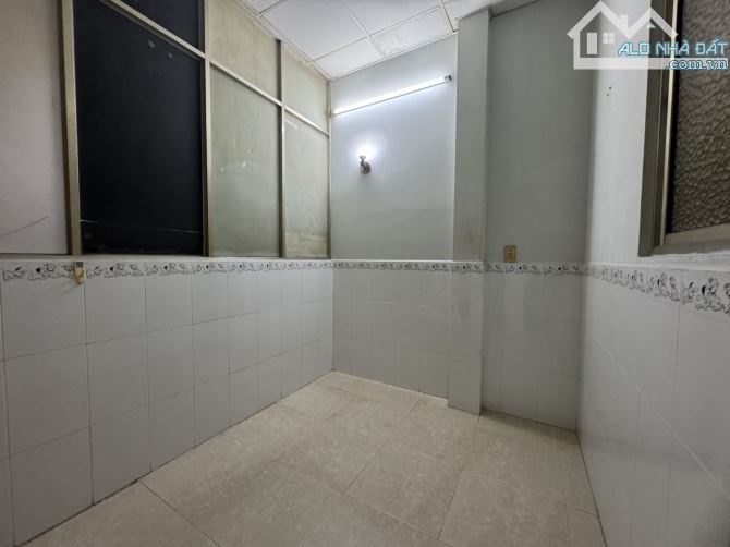 HOÀI THANH P14Q8 - 5X9M - 4.9 TỶ - 3 TẨNG - HẺM RỘNG RÃI -SÁT MT - 6