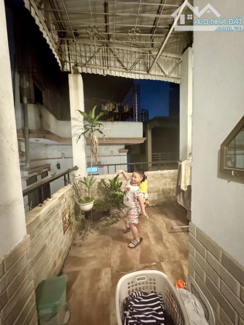Bán nhà Nguyễn Văn Cừ, Long Biên, 30 mét X 5 Tầng, cách 20 mét ra ô tô tải chạy - 6