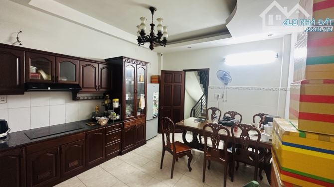 Mặt tiền Quang Trung ngay chợ Hạnh Thông Tây gần 100m2 đúc 5 tầng giá 15,5 tỷ TL đường 10m - 6