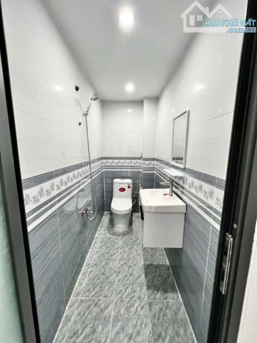 Hẻm xe máy Huỳnh Thiện Lộc-Tân Phú-18m2-ngang 3m-3 tầng-2pn-giá 2,5 tỷ - 6