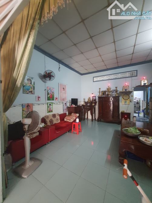 🏡 BÁN NHÀ HIẾM - VỊ TRÍ ĐẸP - SÂN RỘNG XE HƠI ĐẬU CỬA- NỞ HẬU- TƯƠNG LAI 2 MẶT TIỀN - 6