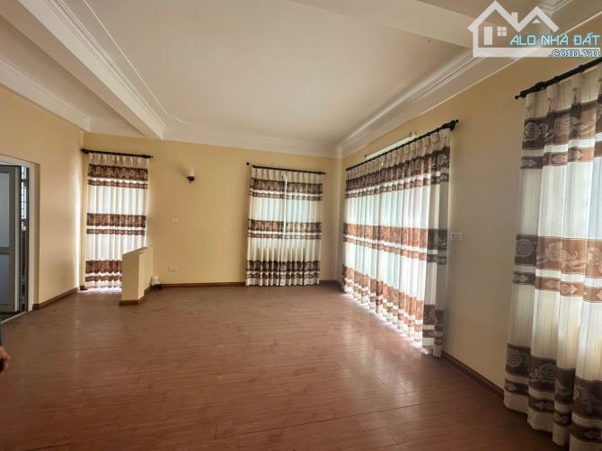 Cho thuê nhà Biệt Thự Nguyễn Văn Linh, Long Biên - Khu cán bộ TW đảng, Vỉa hè, Ô tô tránh - 6