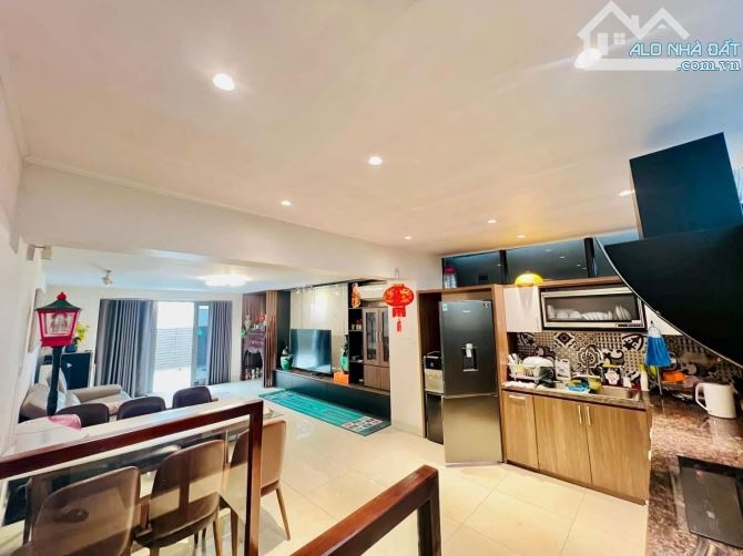 Nhà Hoạ Sĩ cần bán căn Biệt Thự Vinhome RiverSide, 3 mặt tiền, 180m2, giá 60.5 tỷ - 6