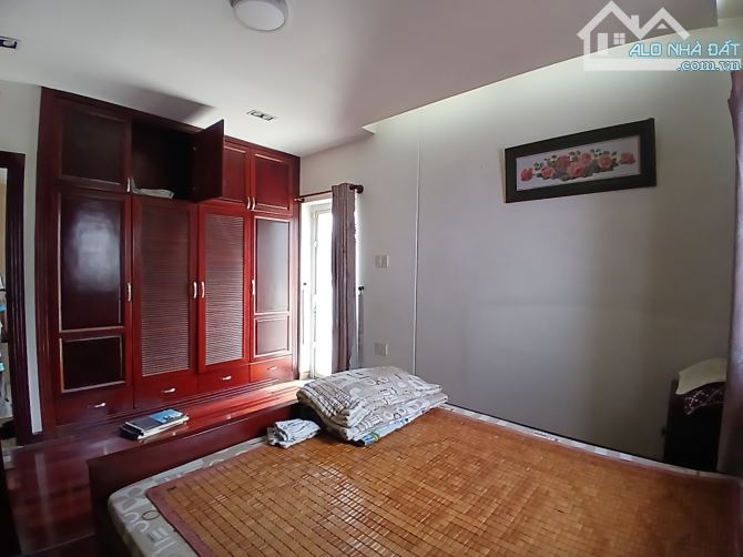 Q9, GIÁ NGỘP - NGAY VINCOM LÊ VĂN VIỆT - BIỆT THỰ MẶT TIỀN ĐƯỜNG - 227M2(10*22,7)*4 TẦNG - 6